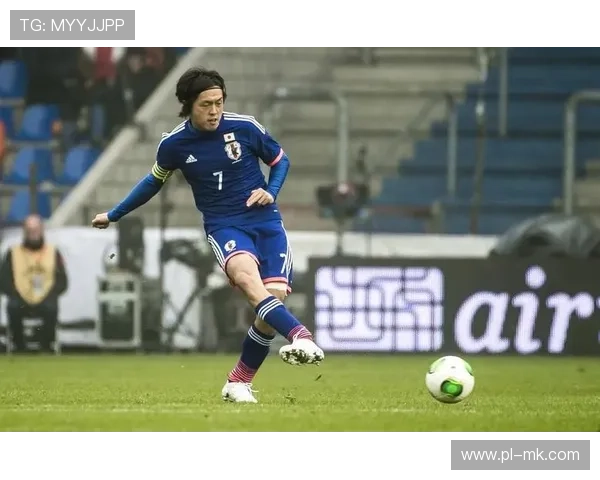 足球球星身着西服展现魅力气质 突破运动界限的时尚新风潮